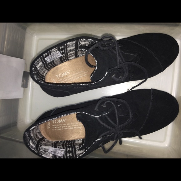 TOMS black wedge bootie size 11 in good condition - Picture 2 of 5